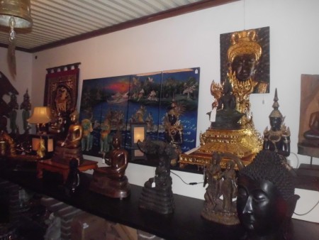 Asian Arts & Oriental Carpets Reinkenstraat 85 070-3587324 di-zat 10-17.00 open
